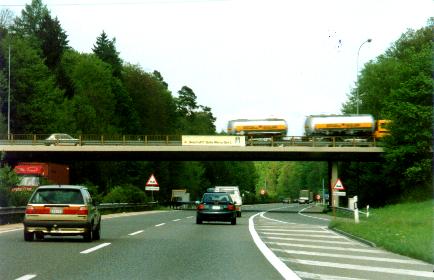 autobahn21.jpg (23362 Byte)